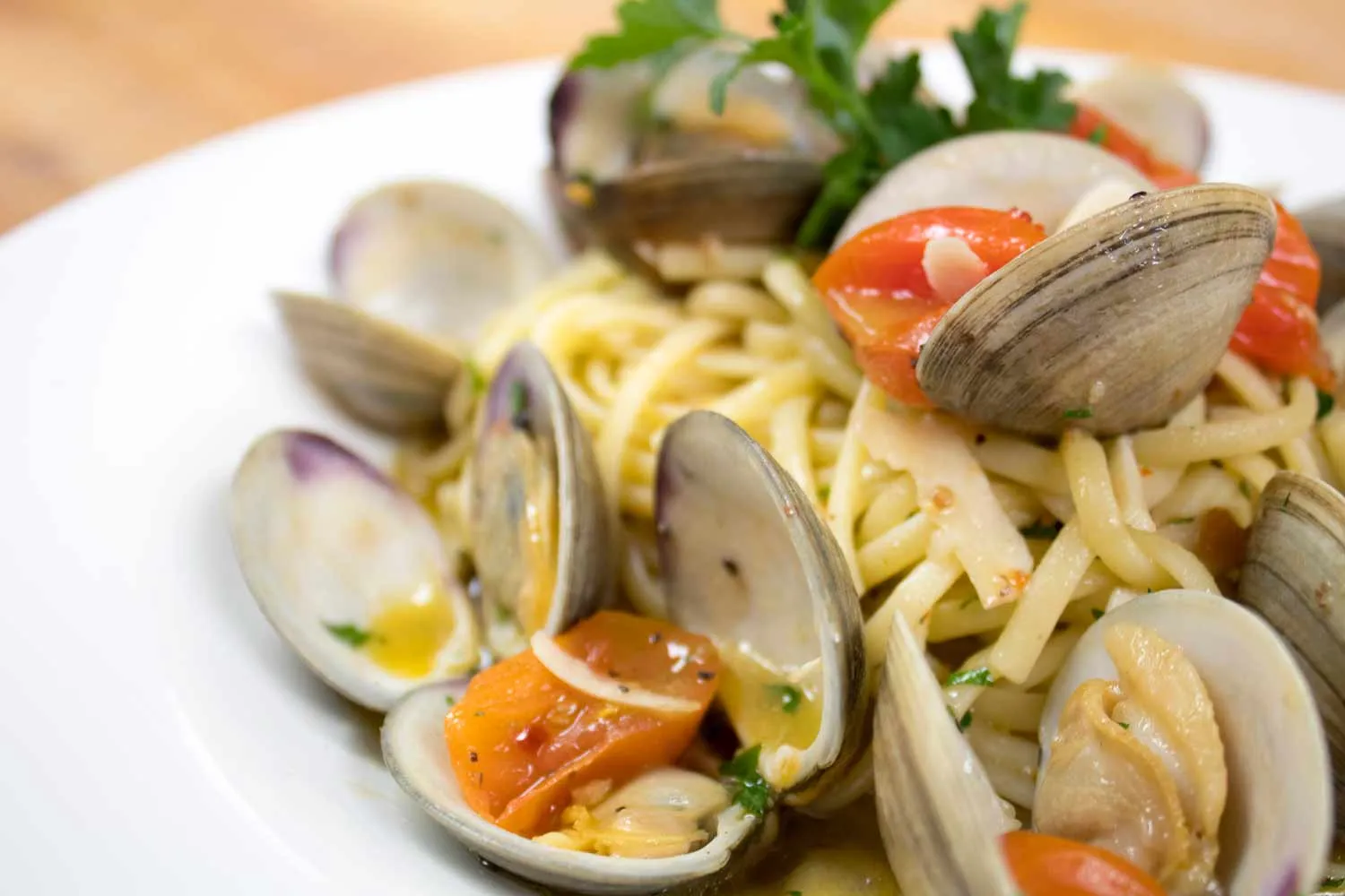 Limoncello Baltimore — linguine with clams